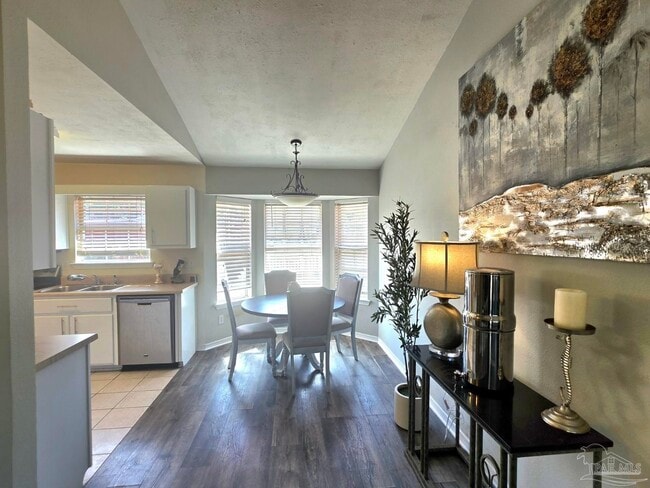 Photo - 81 N Jamaica St