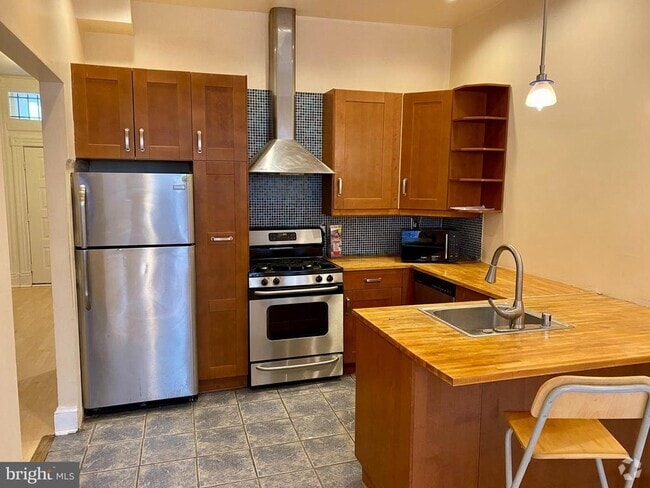 Building Photo - 1642 6th St NW Rental