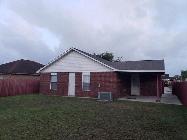 Photo - 3143 Aberdeen Dr