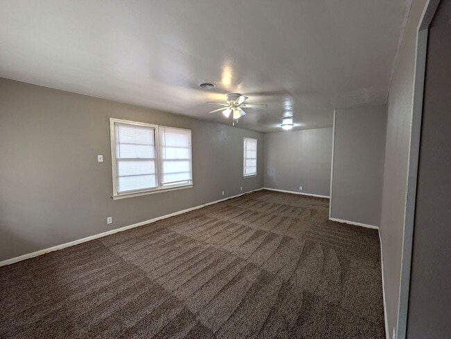 Photo - 302 Bridal Wreath Ave