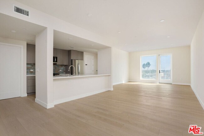 Photo - 5320 Cartwright Ave Unit PH506