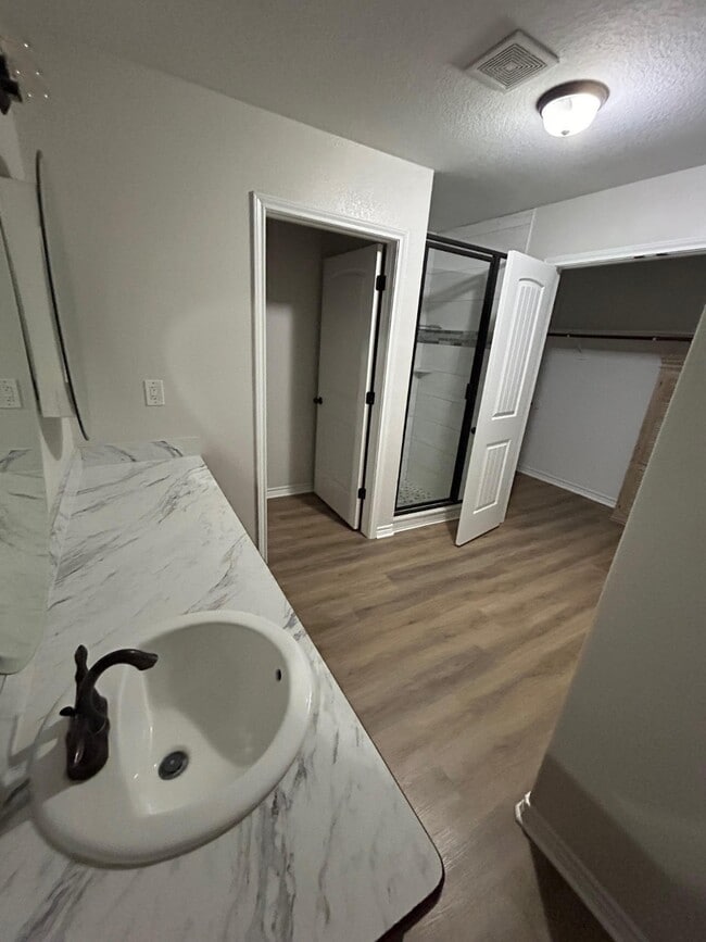 Building Photo - 10008 TX-321