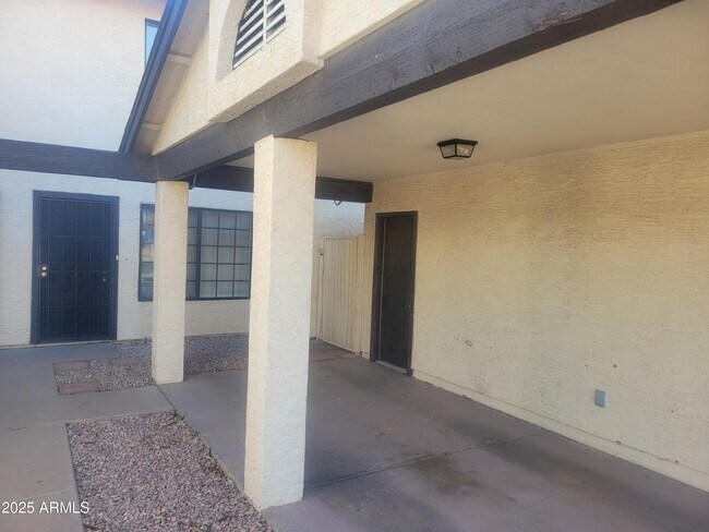 Photo - 527 N 4th St