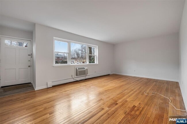 Photo - 121 Regency
