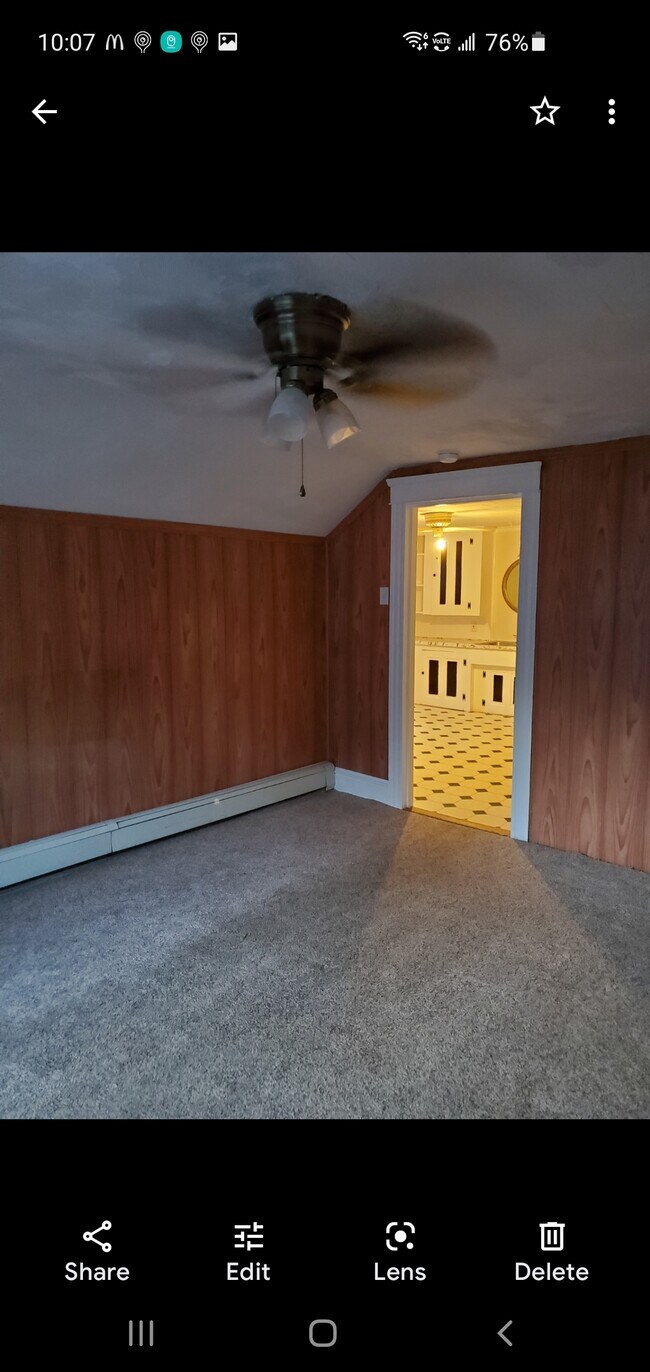 Living room - 17 Westminster Ave Unit 2nd. Floor