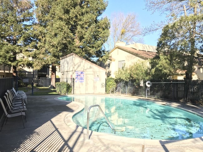 Photo - Stamford Court Apartments