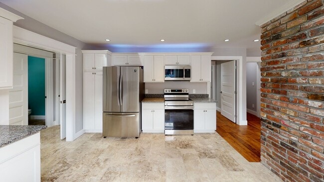 Building Photo - $1685 per Bedroom | 4BR in Fort Sanders Du... Rental