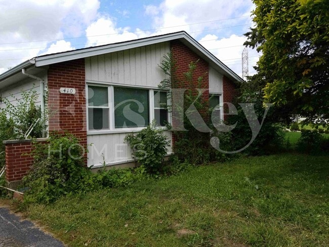 Building Photo - 410 S Villa Ave