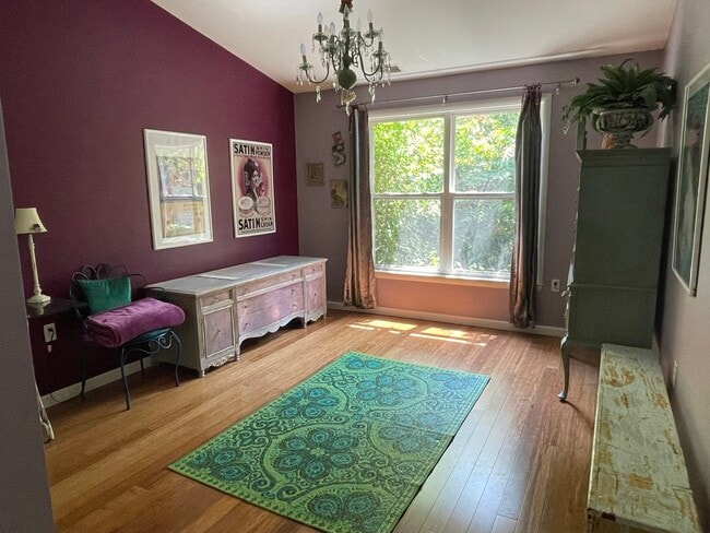 Dormitorio - 10025 Century Dr