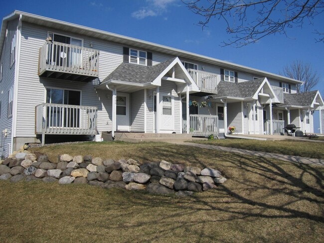 Building Photo - 1908 Fox Run Unit #1908