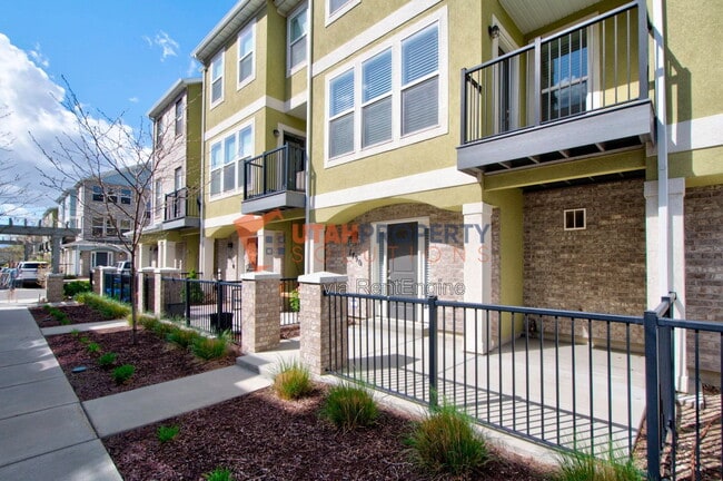 Building Photo - 1790 W Dalmeny Way