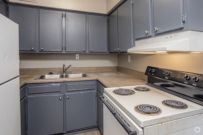 2BR, 1BA - 686SF