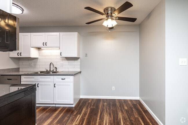 2 habitaciones, 1 baño, 816 pies cuadrados, comedor - Park West Apartments