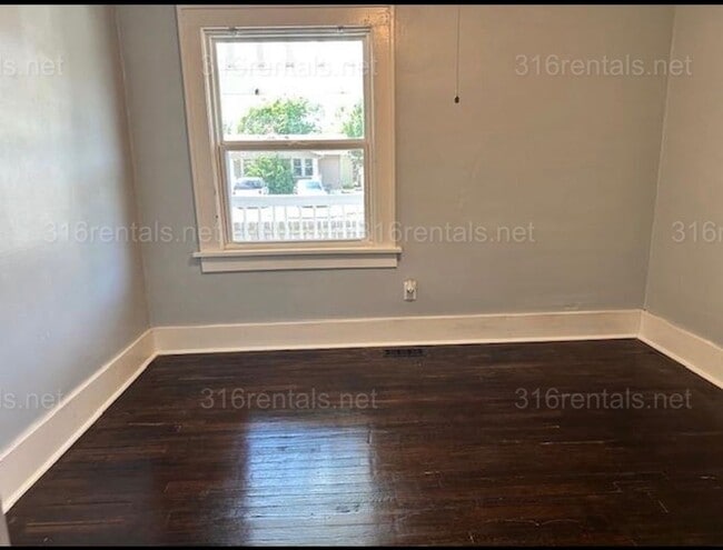 Photo - $1,295 - 3 bedroom / 1 bathroom - Single Family Home