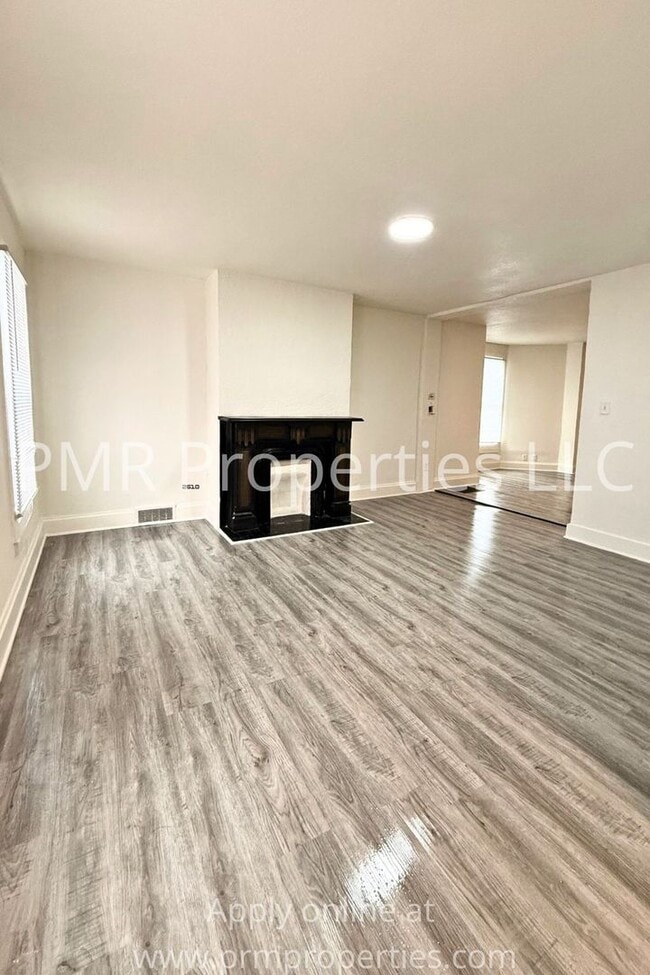 Photo - 6 Bedrooms / 3.5 Bathrooms House