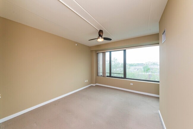 Photo - 900 Chicago Ave Unidad 608