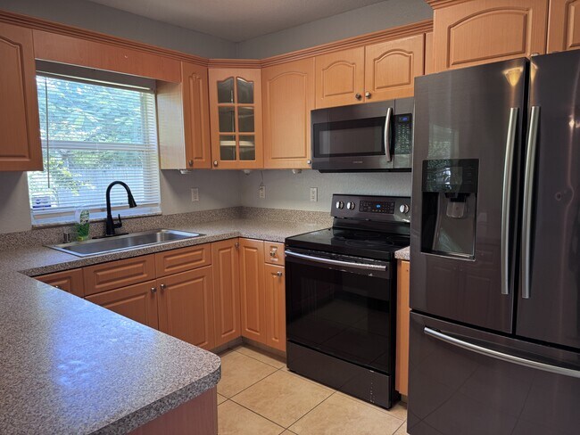 Photo - 319 NW Byron St