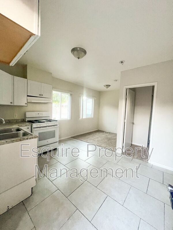 Photo - 319 HILL Unit #A