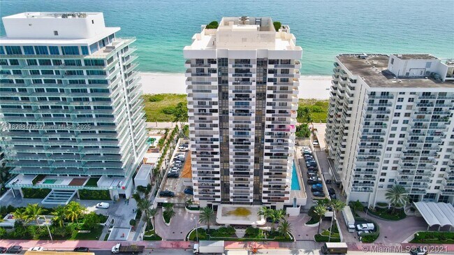 Photo - 5757 Collins Ave Unidad 1003 Rental