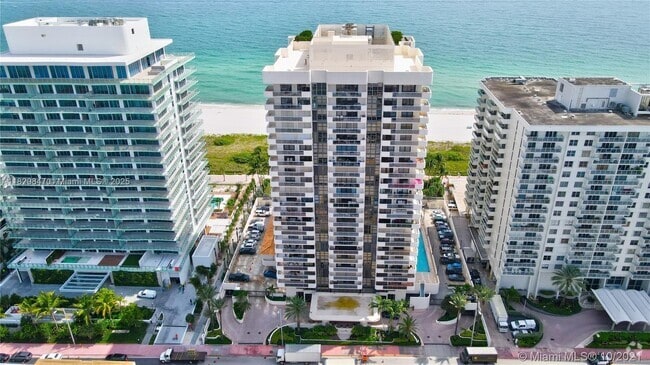 Building Photo - 5757 Collins Ave Unit 1003 Rental