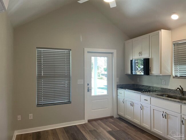 Photo - 711 N 10th Ave