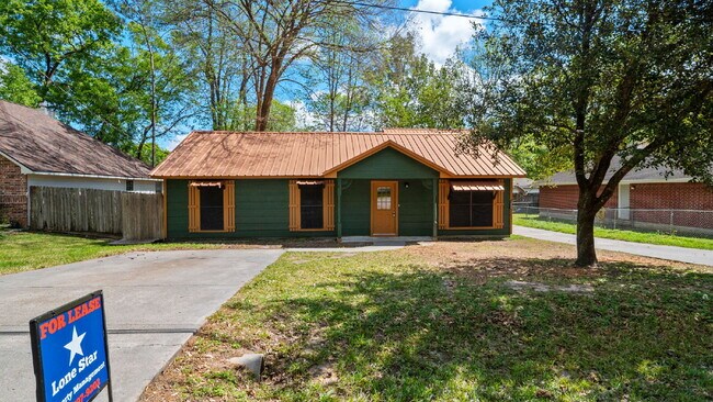 Photo - Welcome to this delightful 3-bedroom, 2-bathroom home. Perfectly situated this residence offers f... Unidad B