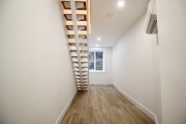 Photo - 223 E 96th St Unidad 1A