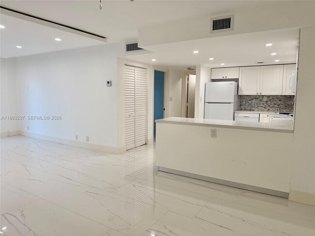 Photo - 5415 Collins Ave Unit 304