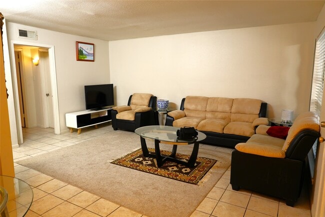 Building Photo - 14333 Memorial Dr Unit 64