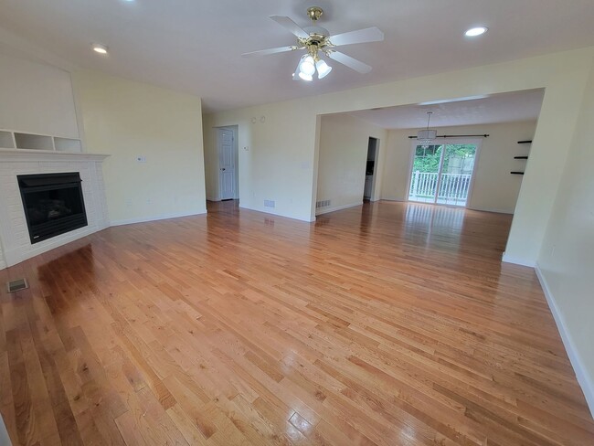 Photo - 3 bed 2.5 bath on West Run Road -- Available 04/01/26