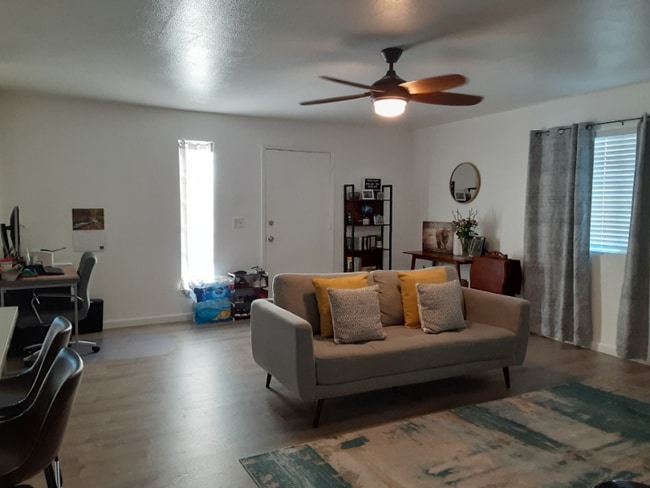 Photo - 748 E Joan De Arc Ave