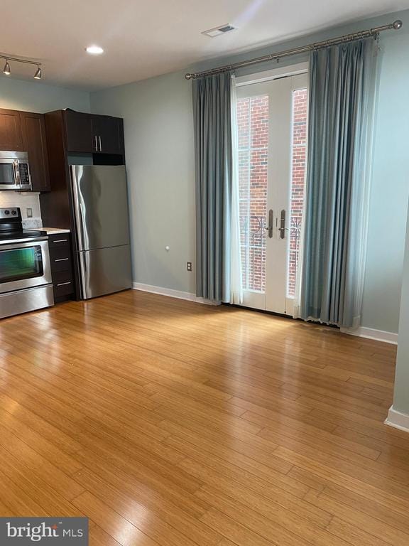 Building Photo - 4742 Pine St Unit 202