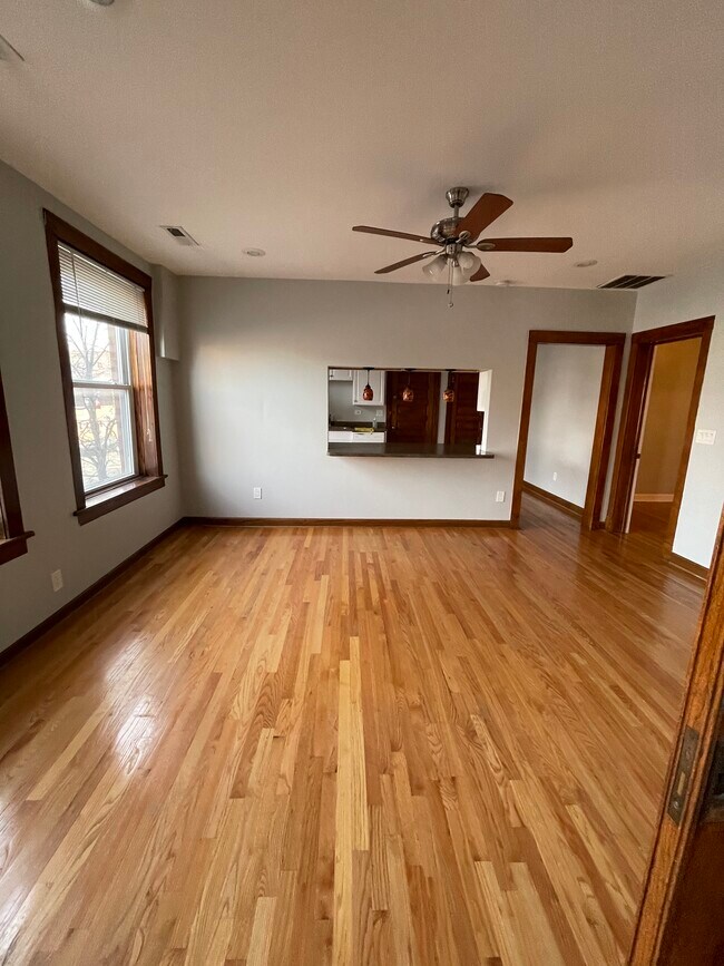 Photo - 2863 W Fullerton Ave Unidad 2A