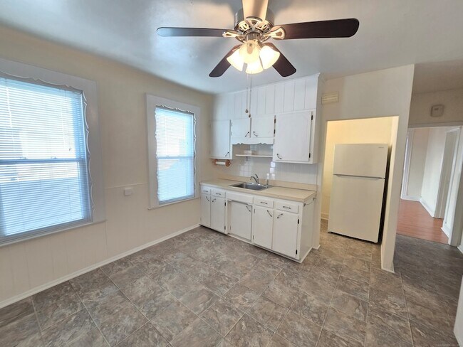 Photo - 21 Oakwood St