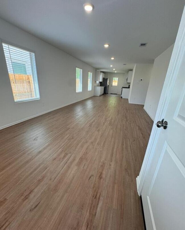 22483 Douglas Ct