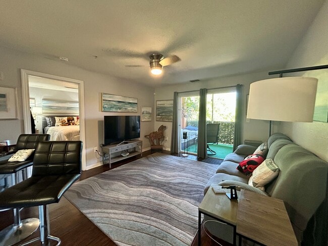 Photo - 5483 Vineland Rd
