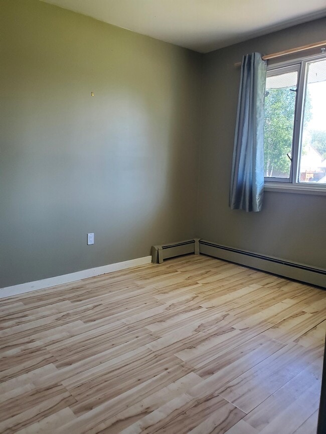 Photo - 1255-1255 Douglas St