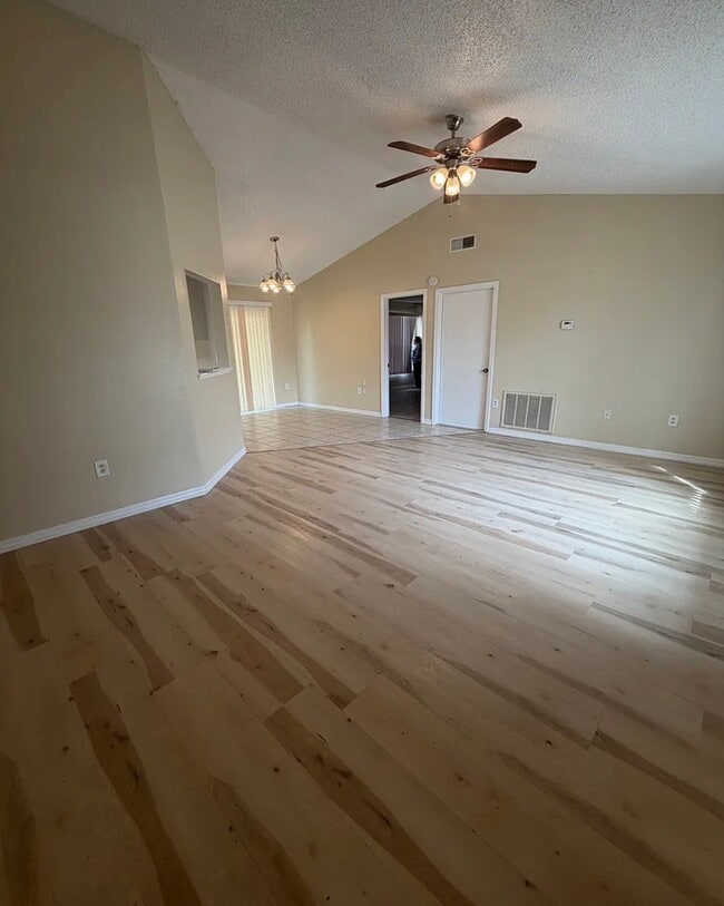 Photo - 5571 Mariner Blvd