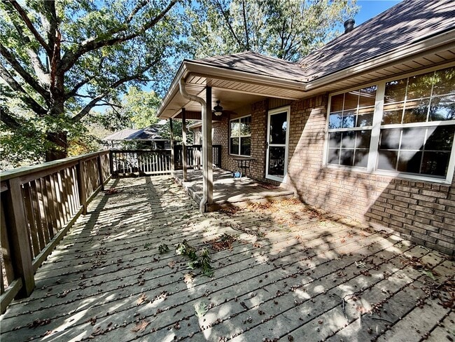 Photo - 305 Meadows Ct