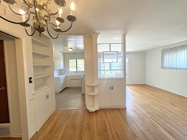 Photo - 6125 Cashio St Unidad 1