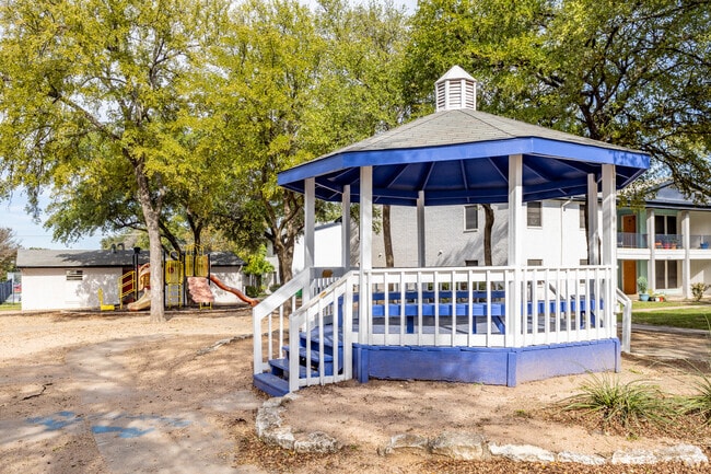 Área de juegos para niños y glorieta - Ashford Costa Azure