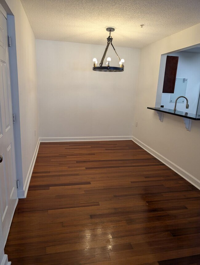 Photo - 3 Bedrooms 2 baths Immaculate condominium ... Unidad G