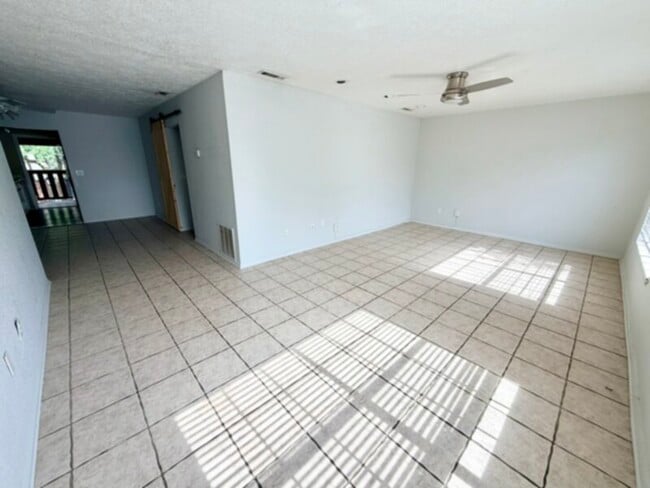 Photo - 3 Bedroom Condo in Camelot By The Lake