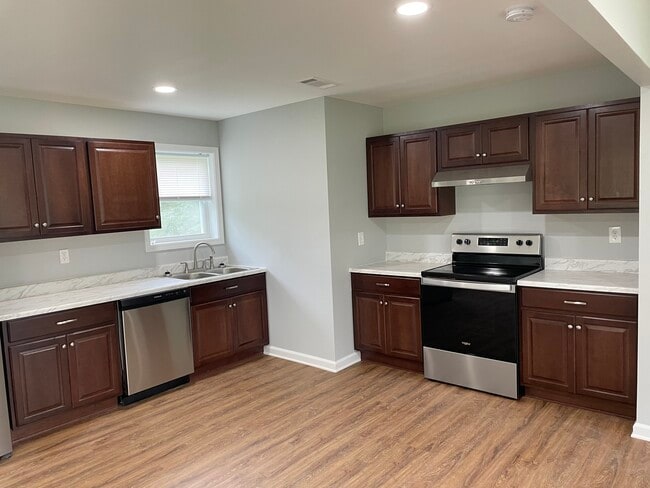 Photo - 1109 Walker Dr