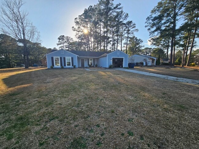 Building Photo - 3 Bedroom Corner Lot Close to Lejeune Blvd