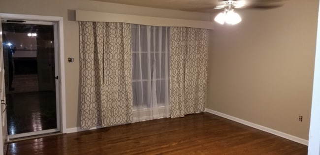 Photo - 604 Maple St