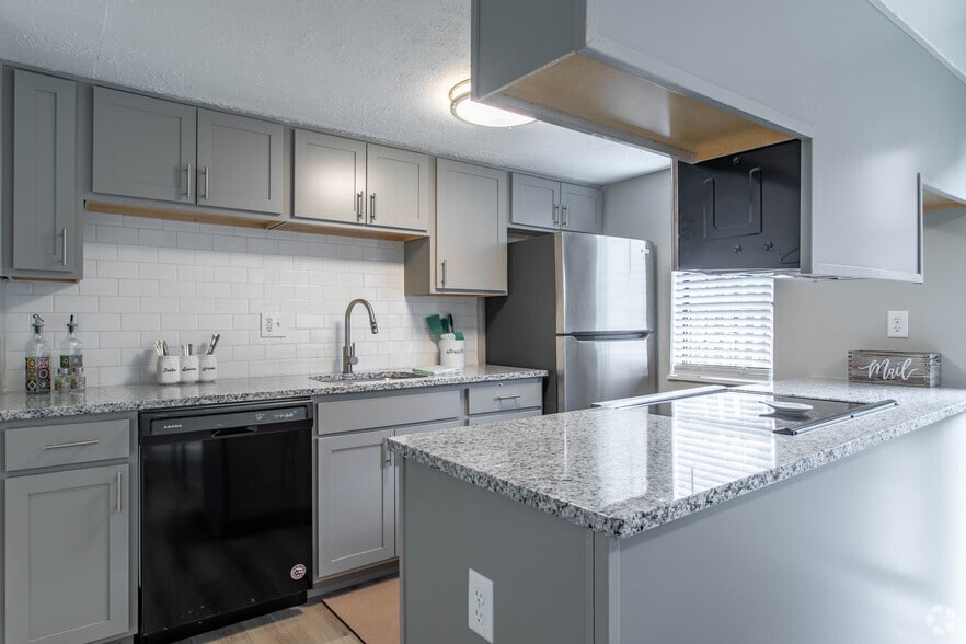 2Br, 1.5 Ba - Townhome