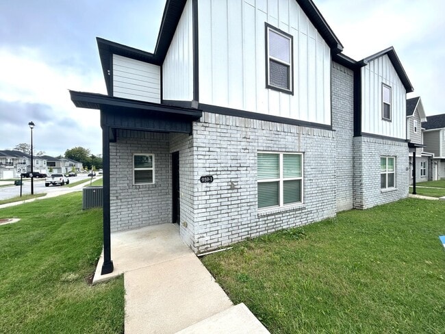 Building Photo - 959 S Rupple Rd Unit 959 Rupple Rd #2 Rental