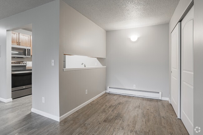 2BR, 1BA - 760SF - Dining Room - Maplewood Square Apartments