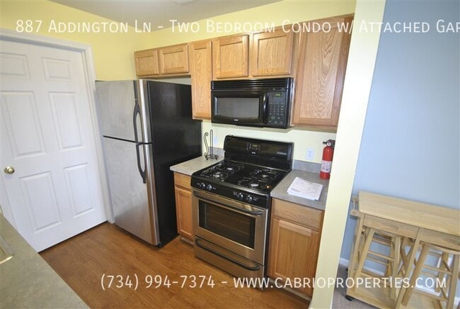 Photo - 887 Addington Ln